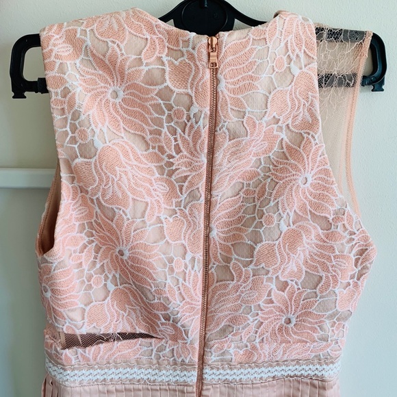 Three floor Pink dress - Picture 4 of 8